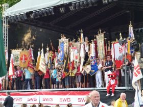 Landesturnfest 2015 - Fahnenparade.JPG